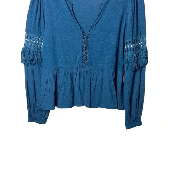 1675. LUCKY BRAND LONG SLEEVE V NECK TOP SZ SMALL FRINGES ON SLEEVES BLUE COLOR - Picture 4 of 9